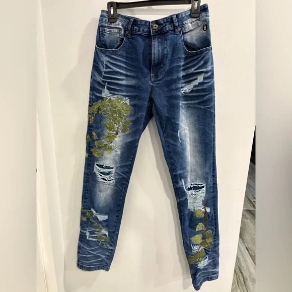 Stylish Blue Jeans with Olive Embroidered Accents - Picture 14 of 16